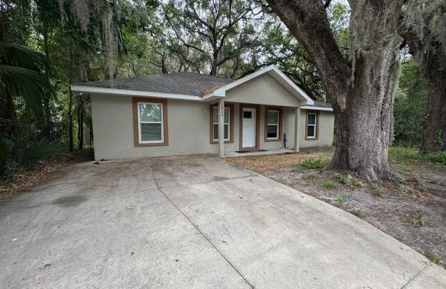 4/2 Minutes from UF photos photos