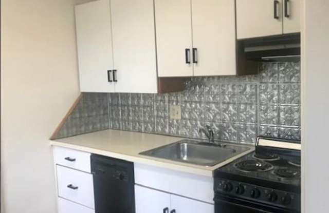 195 Burgin Pkwy. photos photos