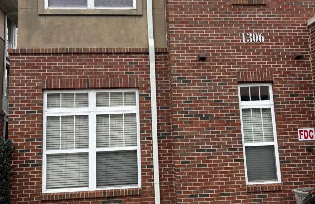 1306 Kenilworth Avenue unit: 312 photos photos