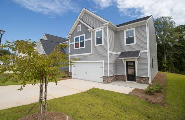 Spacious 4-Bedroom Home - Convenient to Fort Jackson, Shaw Air Force Base & McEntire Joint National Guard Base Gallery 4