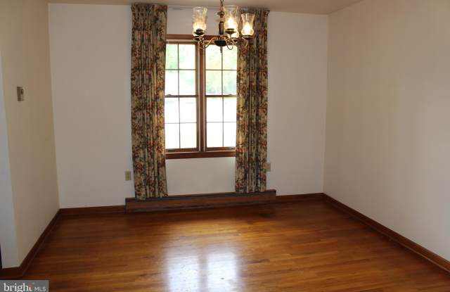 211 RICHARD DRIVE Gallery 4