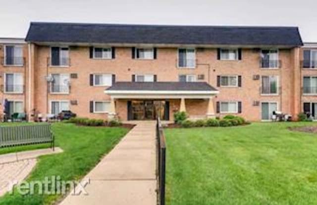560 Lawrence Ave Apt 212 - 560 Lawrence Avenue, Roselle, IL 60172