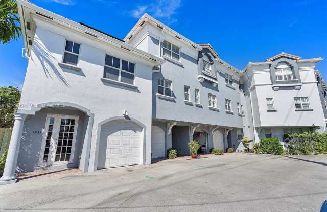 1835 N Dixie Hwy photos photos