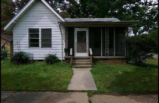2021 N Poplar Street photos photos