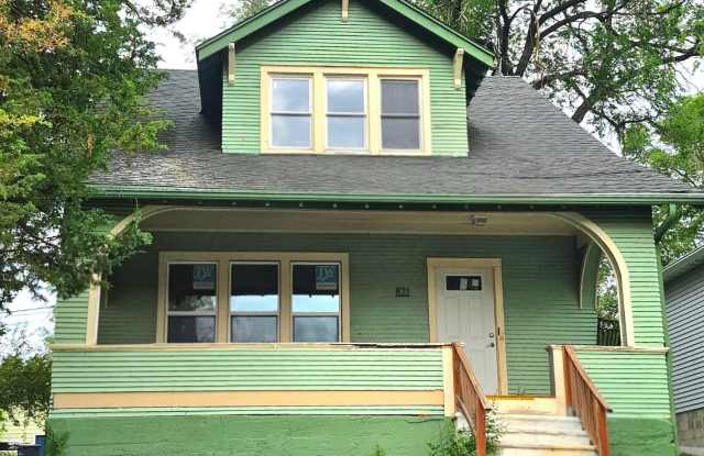 821 10 1/2 Ave S-lower Unit Gallery 1