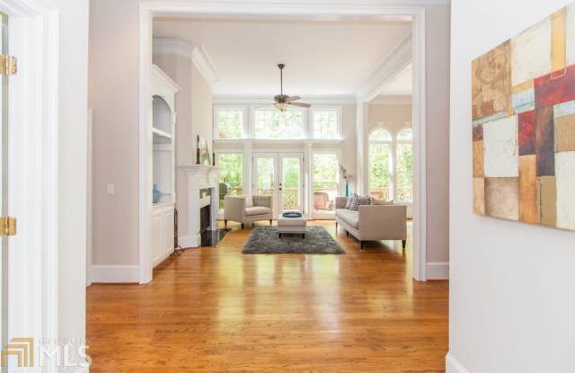 8225 Dartmoor Ct Gallery 2