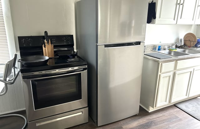 637 Oakland Avenue - 1 photos photos