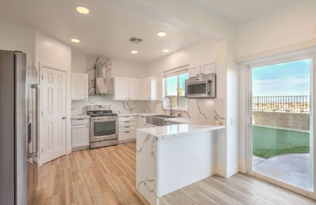Two-Story Home in Anthem Highlands with Strip Views & Putting Green Gallery 3
