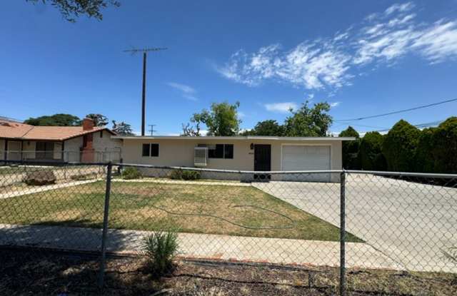 Beautifully renovated 2 bedroom home is now available for rent! photos photos