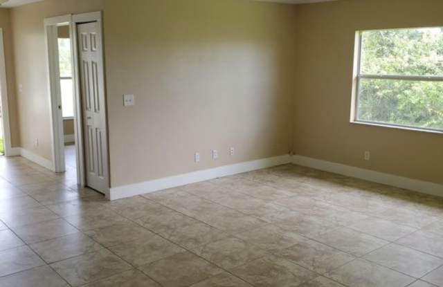 1118 Eisenhower Boulevard Gallery 4