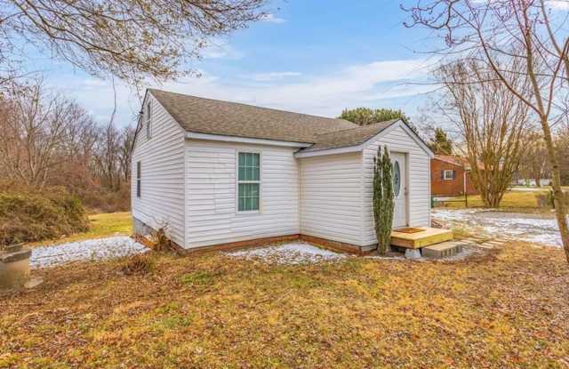 2/ 1 Home for Rent! - 2405 Darrow Road, Walkertown, NC 27051