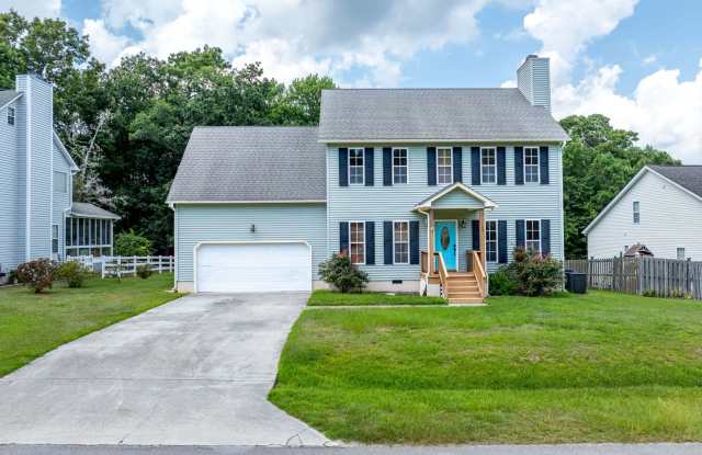 Charming 3-Bedroom Home in Equestrian Community with Pool Access! - 109 Little Current Lane, Onslow County, NC 28460