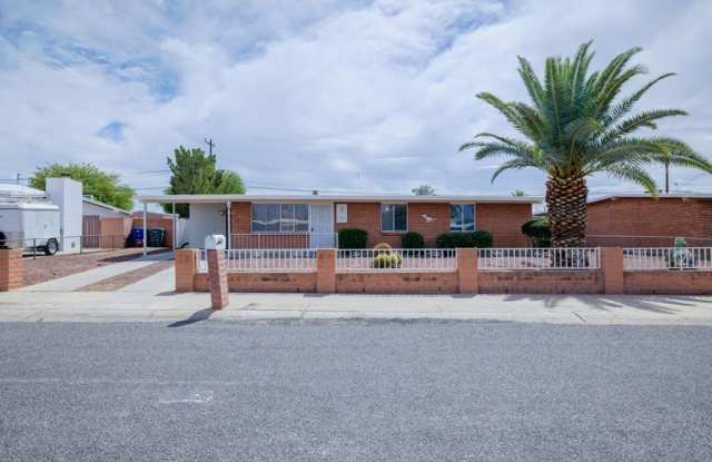 Fully Remodeled 3BR Home + Detached Bonus Room | Private Yard | Central A/C photos photos