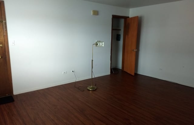 2737 West 79th Street Gallery 4