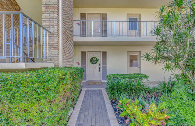 5560 Tamberlane Circle unit: 127 photos photos