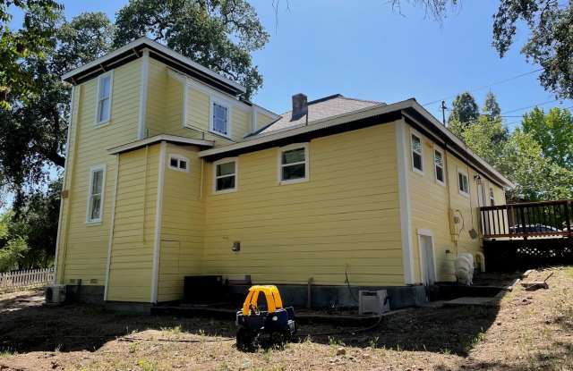 Downtown Charmer 4 Bedroom 2 Bath Single Family Home Gallery 3