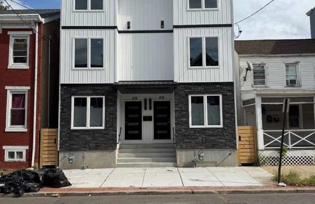 816 S CLINTON Avenue Gallery 2
