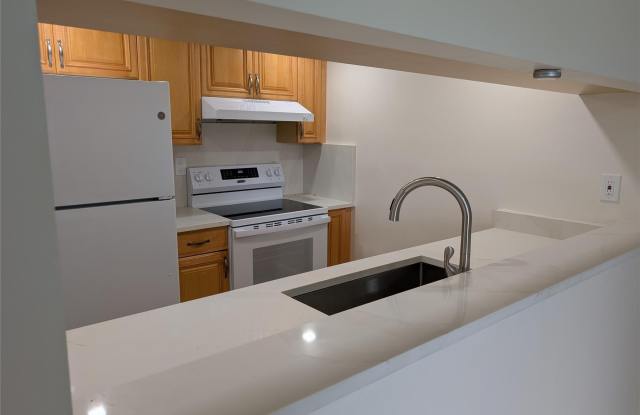 6040 Shaker Wood Circle Gallery 2