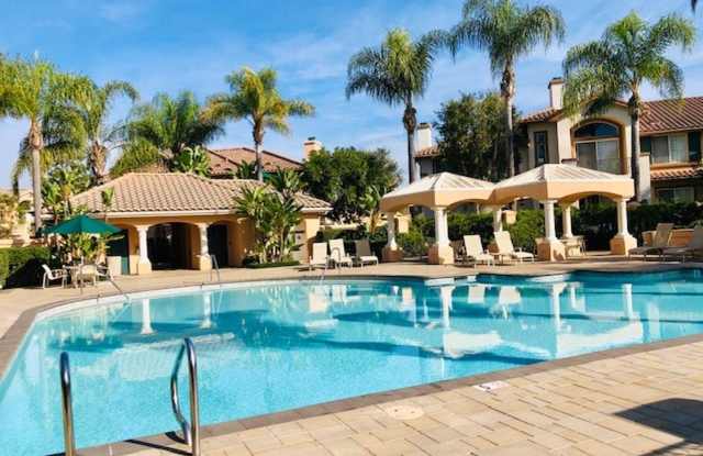 2101 Ladrillo Aisle Gallery 2