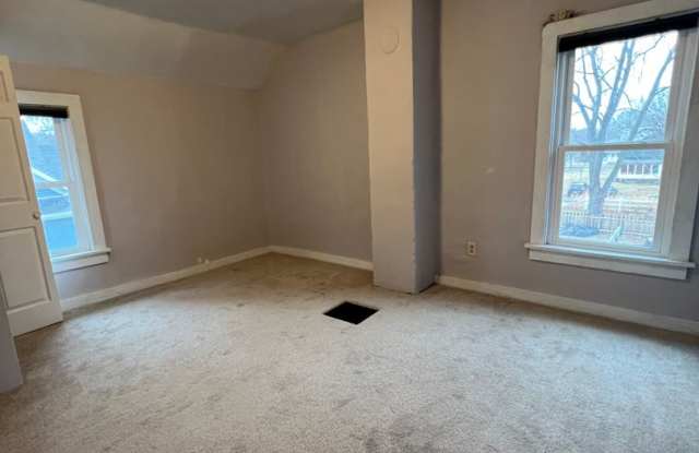 4 Bedroom Single-Family Home with Fenced Yard, Garage & Central Air Gallery 4