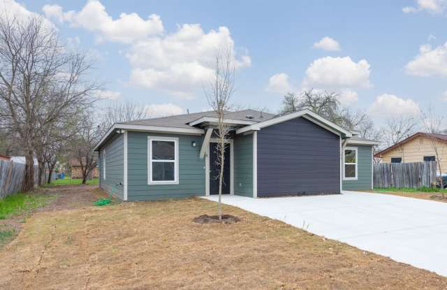 Reduced Application Fee And 4 Week Free Move-In Special! Spacious 3-Bedroom Home with Hardwood Floors & Modern Finishes in Seguin Gallery 3