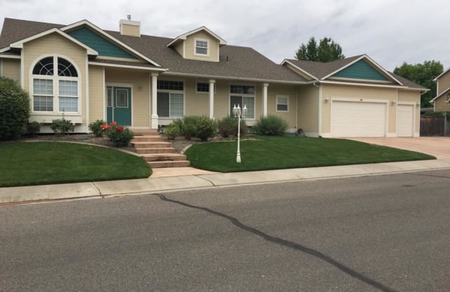 698 Country Meadows Dr - 698 Country Meadows Drive, Redlands, CO 81507