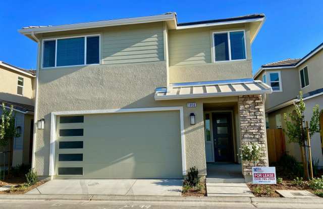 $2,495 Alluvial & Fowler, 3 Bedroom, Gated Community & Pool,  Minarets Ln, Clovis Gallery 1