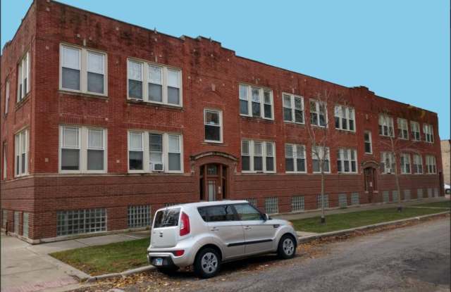 3743 West Berteau Gallery 1