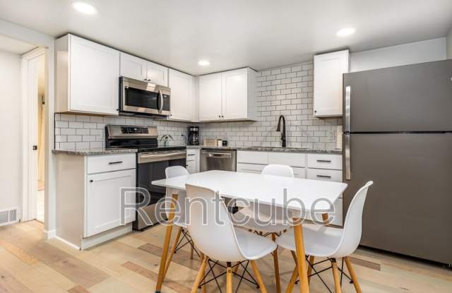 1590 Hickson Ave - 1590 Hickson Avenue, Dubuque, IA 52001