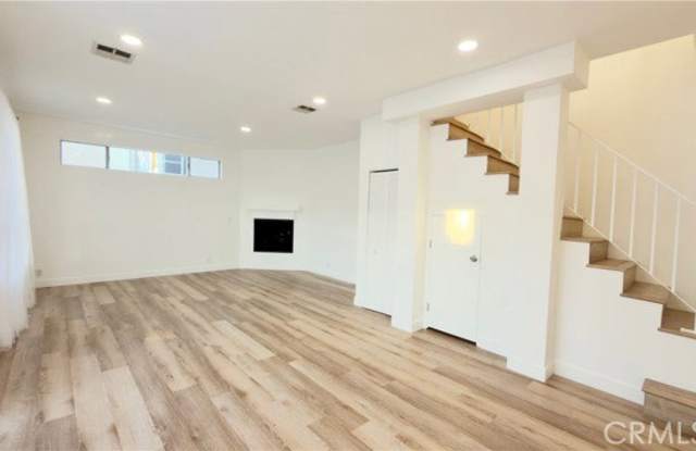 1026 Croft Avenue Gallery 2