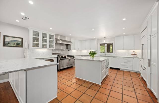 907 Crystal Creek Drive Gallery 4