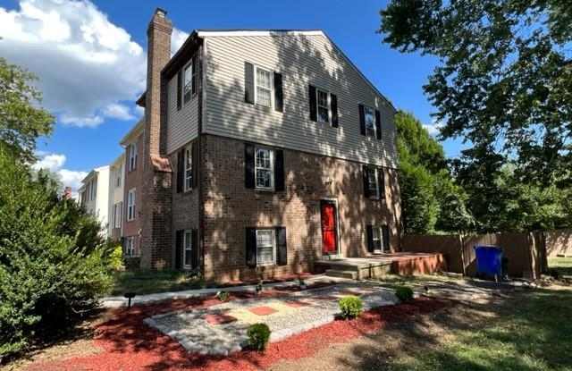 1630 Colonial Way photos photos