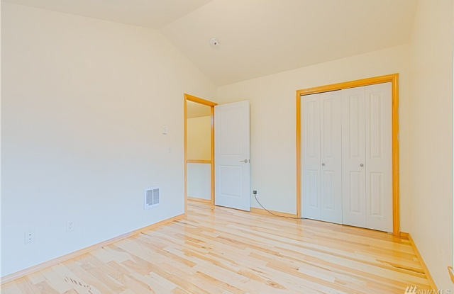 Charming 3-Story townhome located near Highland Park. - 7953 9th Avenue Southwest, Seattle, WA 98106