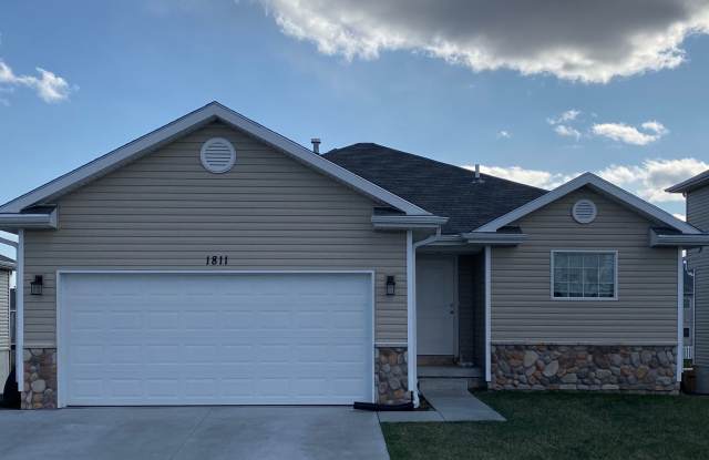 Newer Home in Excellent Family Neighborhood - 1811 Redstone Road, Lincoln, NE 68521