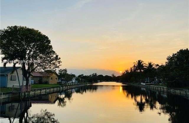 6900 NW 78th St photos photos