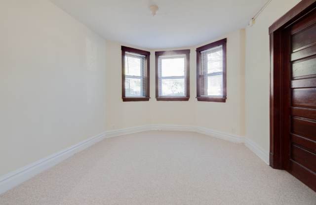 5147 North Claremont Avenue Gallery 4