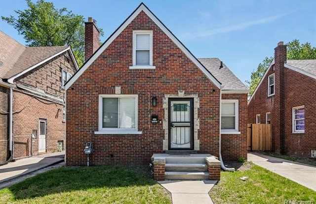 15810 ROBSON Street photos photos