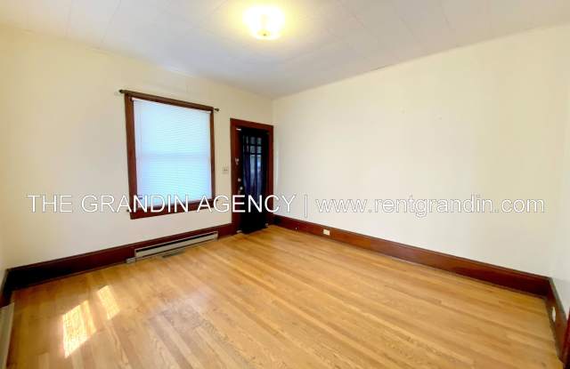 1129 Stewart Ave SE Gallery 4