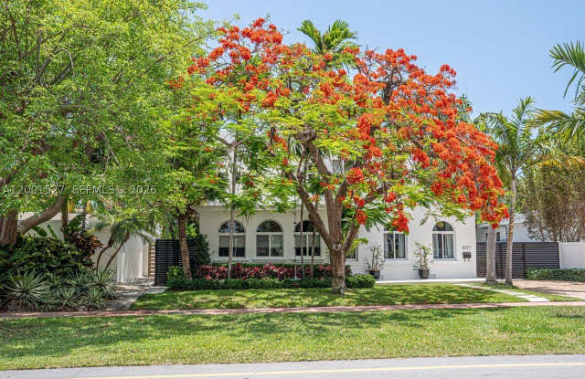 5237 La Gorce Drive Gallery 2
