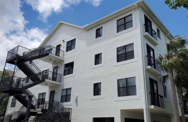 Desirable 2 Bedroom 2 Bath Condo Located in the heart of Winter Park, gated community. - 350 Carolina Avenue, Winter Park, FL 32789