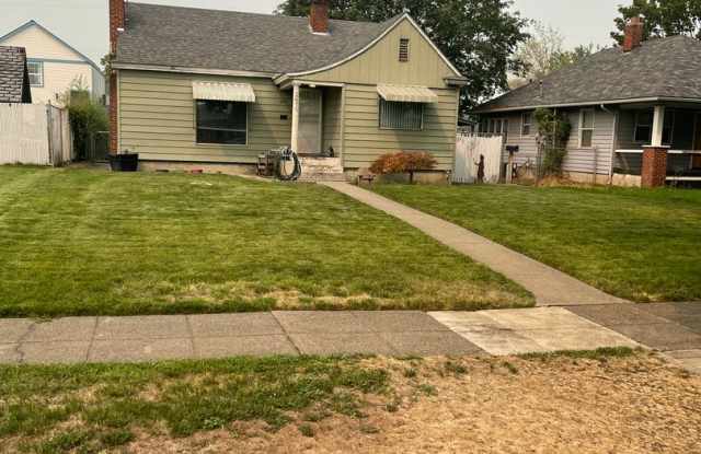Adorable 2 bedroom 1 bath Bungalow Gallery 1