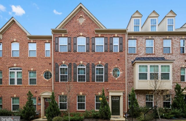 2444 BALDWIN CRES NE - 2444 Baldwin Crescent Northeast, Washington, DC 20018