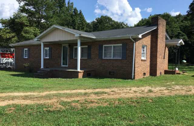 Three Bedroom Brick Home with Large Yard photos photos