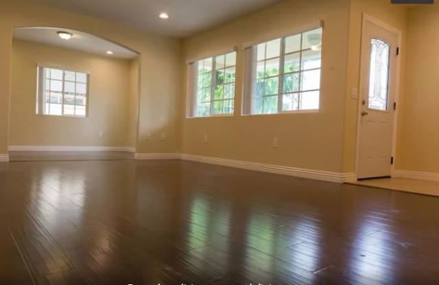 700 South Orange Avenue Gallery 2