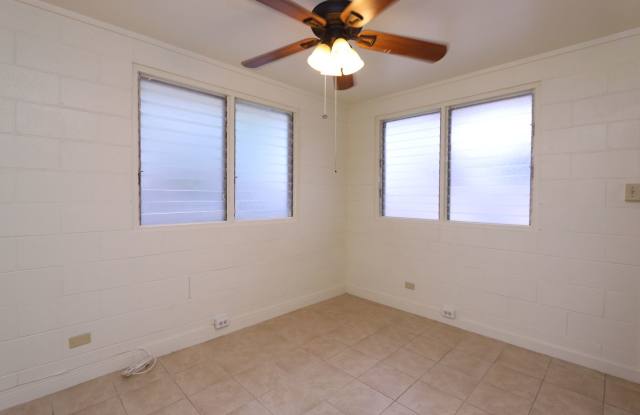 1 bedroom, 1 bath, 1 parking unit in 4 unit single level buiding in Kalihi Gallery 4