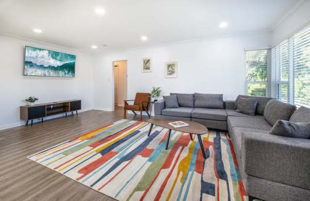 3538 Roslyn Street Gallery 2