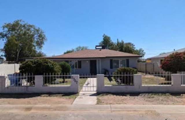MOVE IN READY!!! 5 BEDROOMS 2 BATHS CASH PRICE $425,000 OR RENT $2,850/MONTH - 3307 East Yale Street, Phoenix, AZ 85008