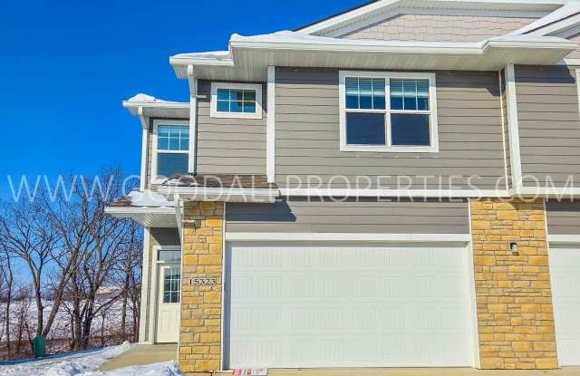 WINTER RENT SPECIAL 4 Bdrm 3.5 Bath Townhome with a Finished Walkout Basement - 15323 Goldenrod Drive, Urbandale, IA 50111