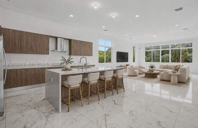 2440 SW 122nd Ter Gallery 4