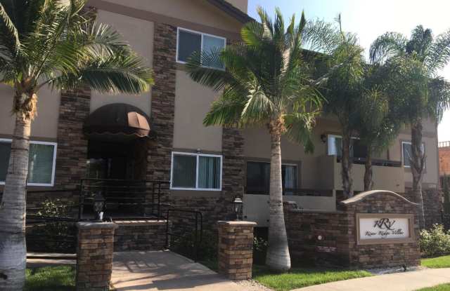 2 bed, 1 bath River Ridge apartment on 2nd floor!!! Gallery 1